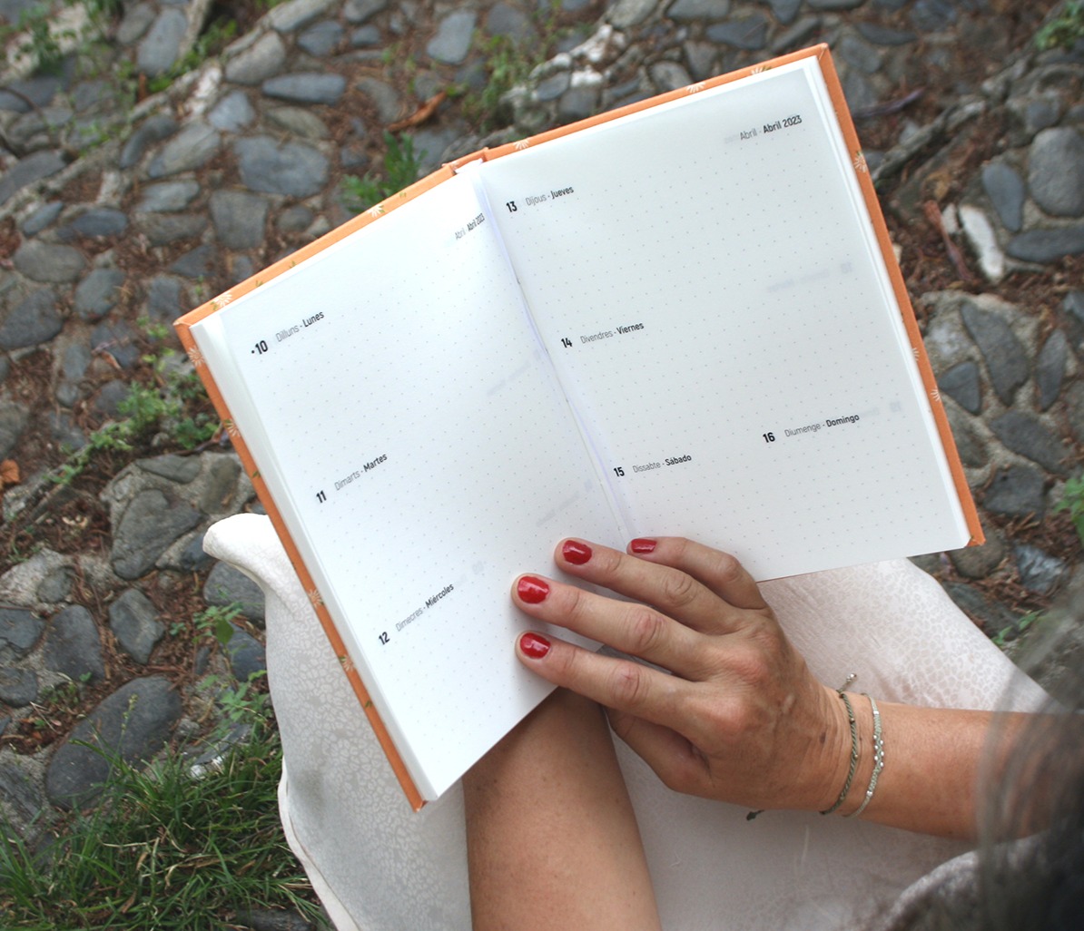 8f41ce_456b35f958d64d86b63a14fab7392475mv2